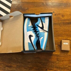 Air Jordan 1 low powder blue and blue obsidian